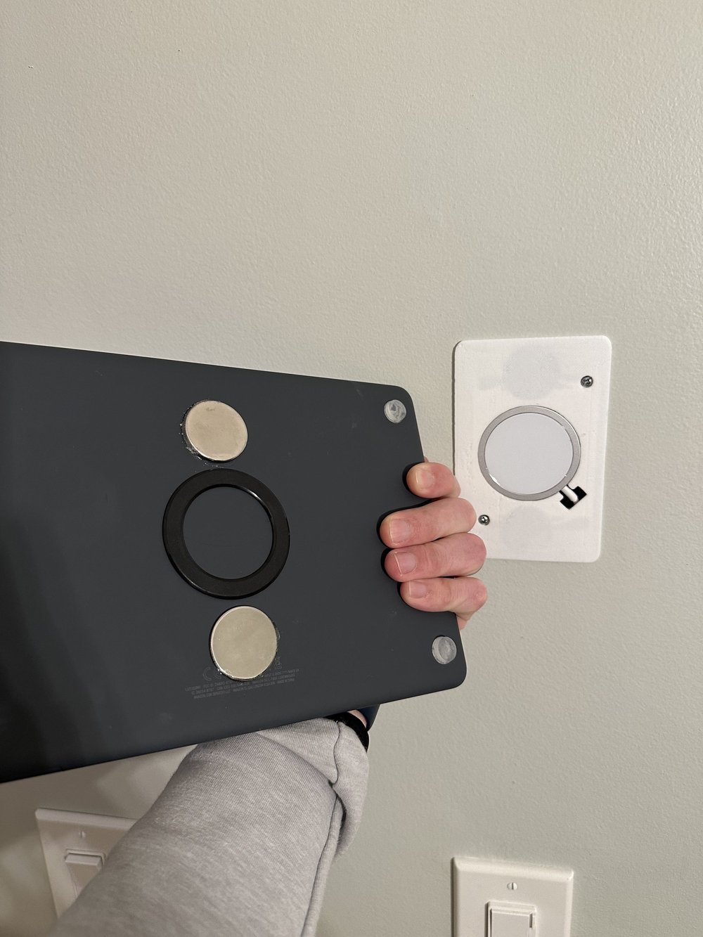 MagSafe Tablet Wall Mount